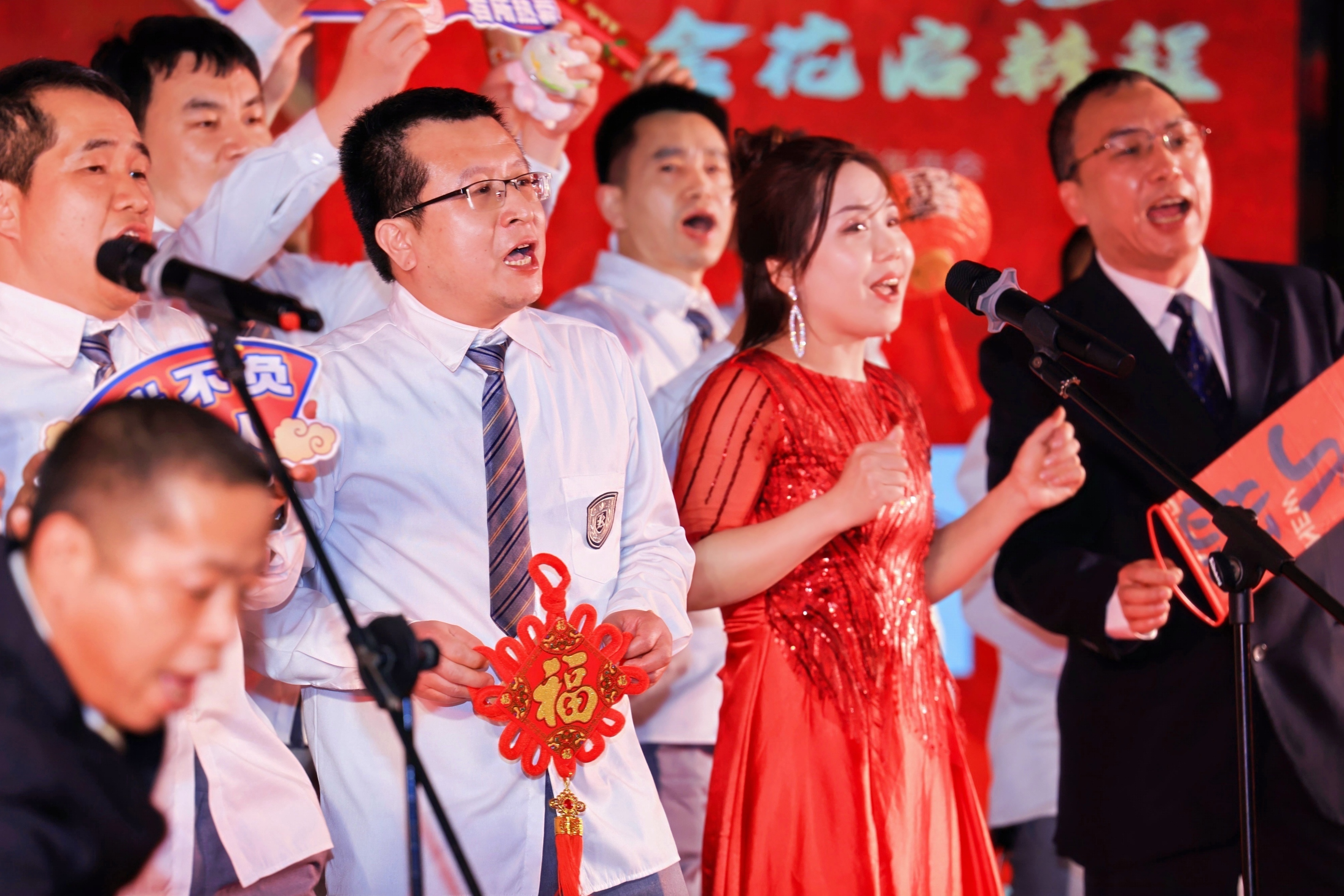 ���ι��ʹɷ�2025�����