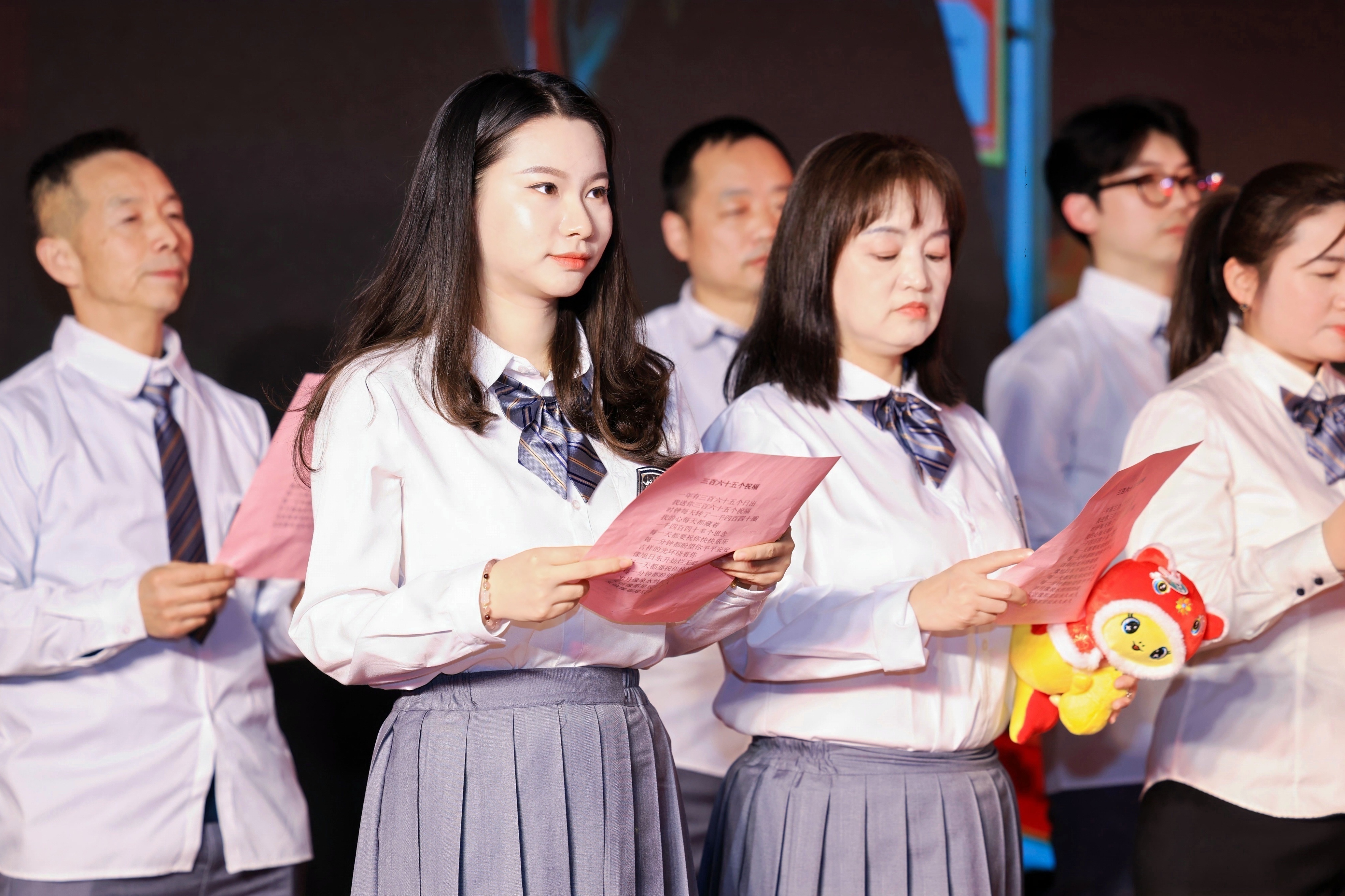 ���ι��ʹɷ�2025�����